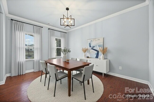 Building Photo - 5811 Fenway Dr