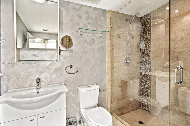 Building Photo - 1830 S Ocean Dr