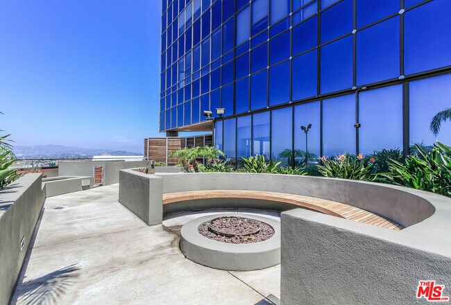Building Photo - 1100 Wilshire Blvd