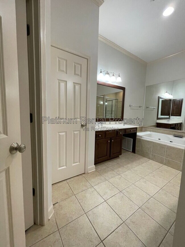 Building Photo - 1875 Adagio Dr
