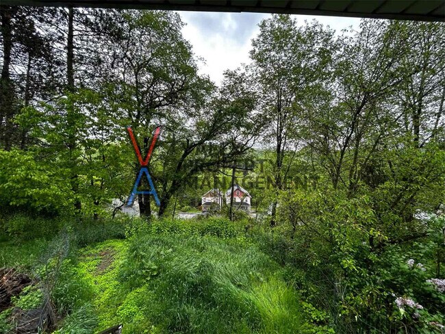 Building Photo - 34 cemetery street