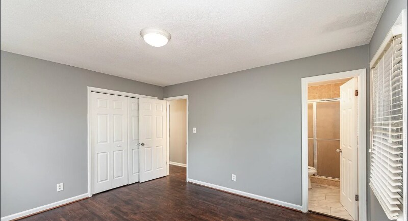 Building Photo - 4815 Carriage Dr Cir