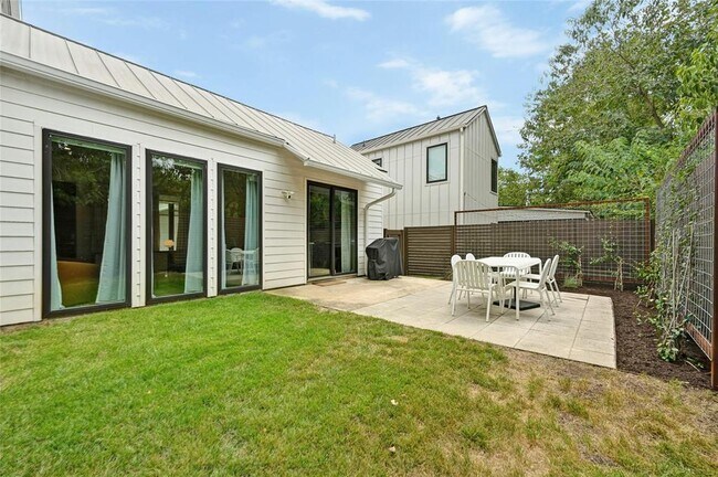 Building Photo - 4416 Gillis St