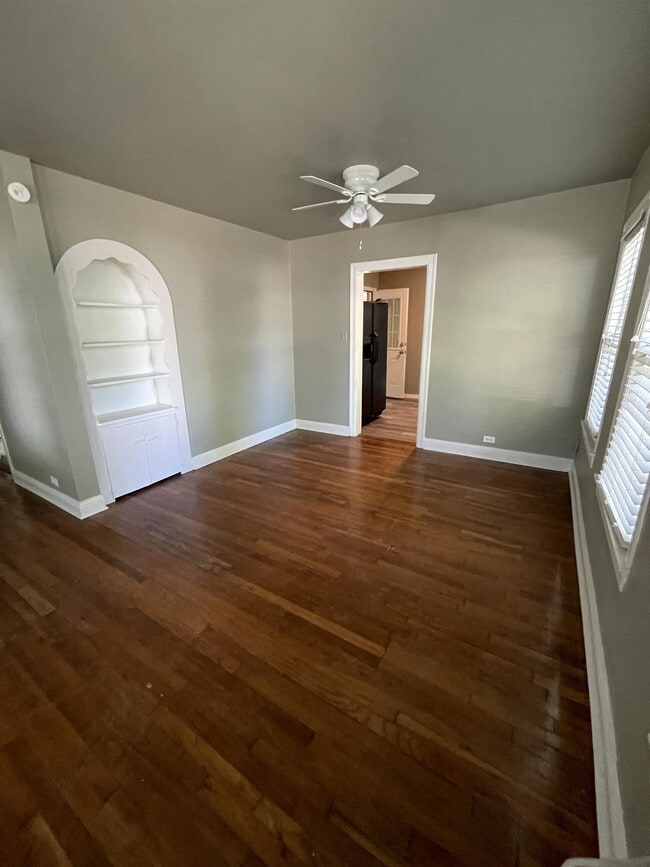 Building Photo - 935 Allen Ave