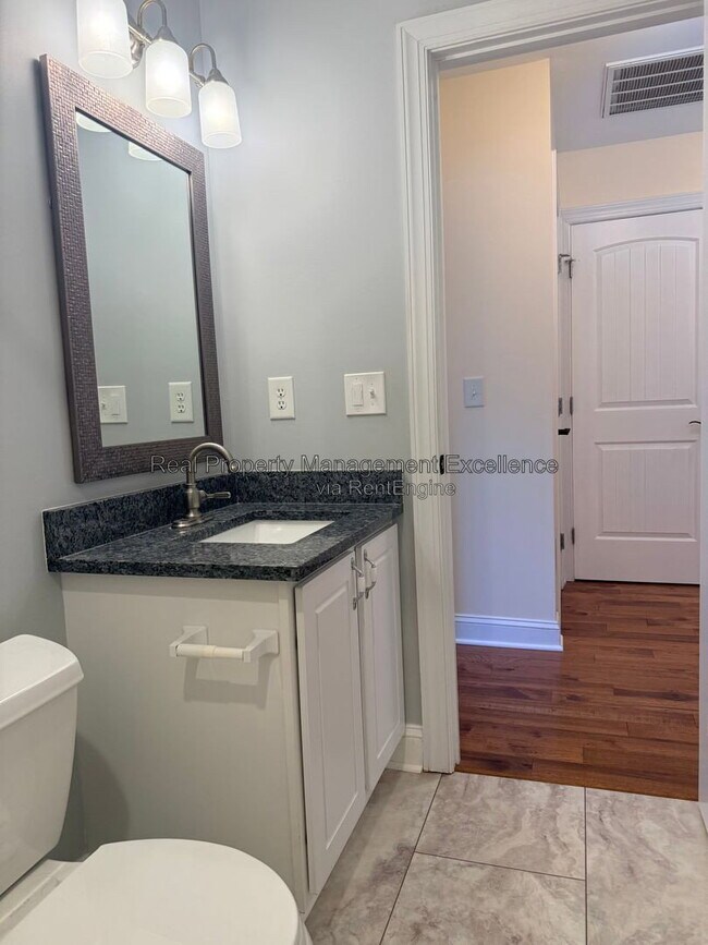 Building Photo - 305 Holly Thorn Trace