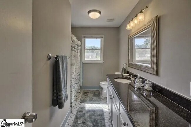 Building Photo - 414 Mapleton Dr