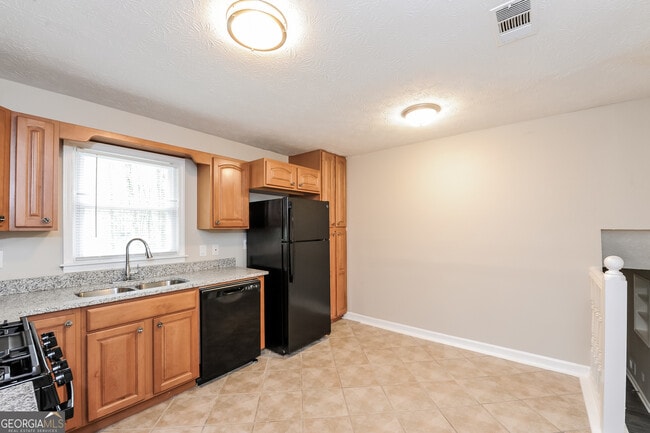 Building Photo - 4702 Lucerne Valley Rd SW