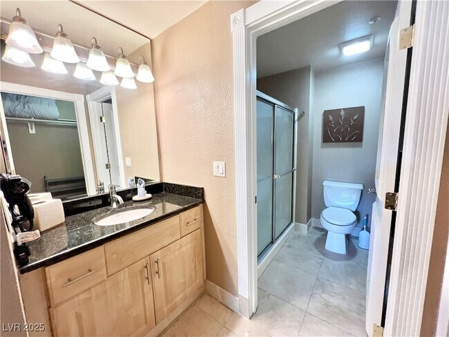 Building Photo - 260 E Flamingo Rd