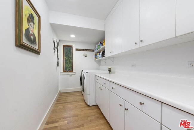 Building Photo - 2601 Nichols Canyon Rd