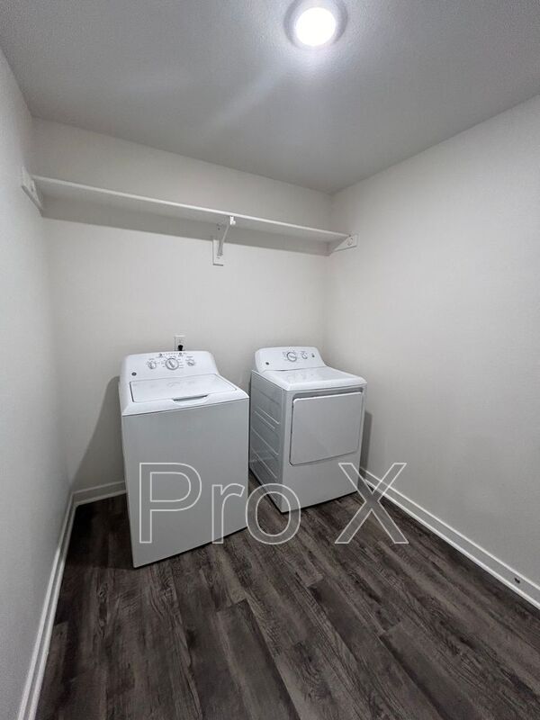 Building Photo - 636 Hidden Springs Dr