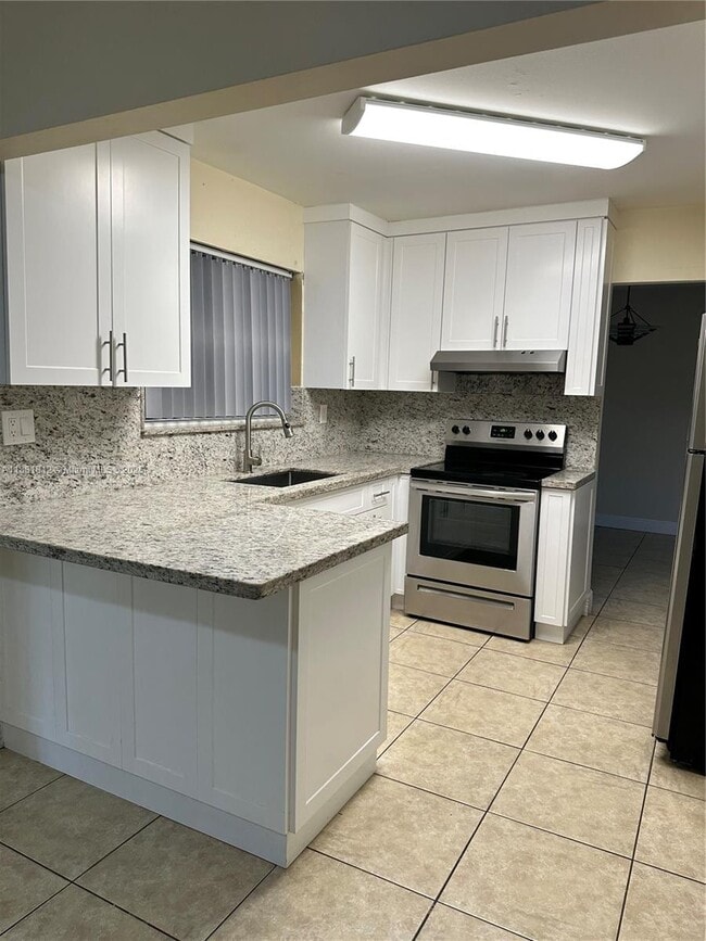 Building Photo - 535 W 79th Pl