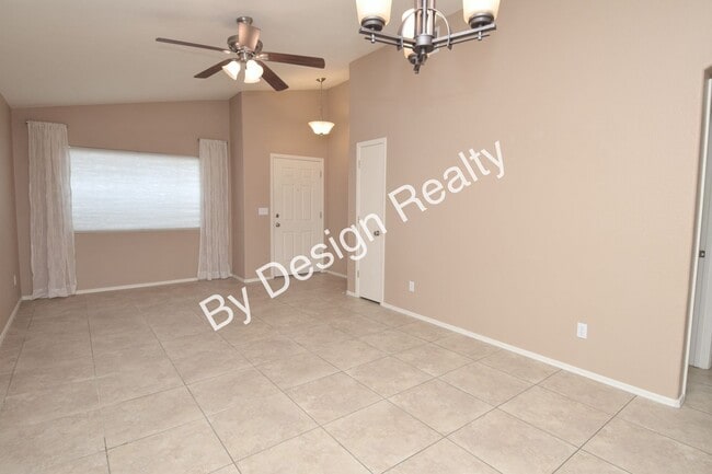 Building Photo - Corner Lot 3 Bed 2 Bath Home Near El Conquistador Golf