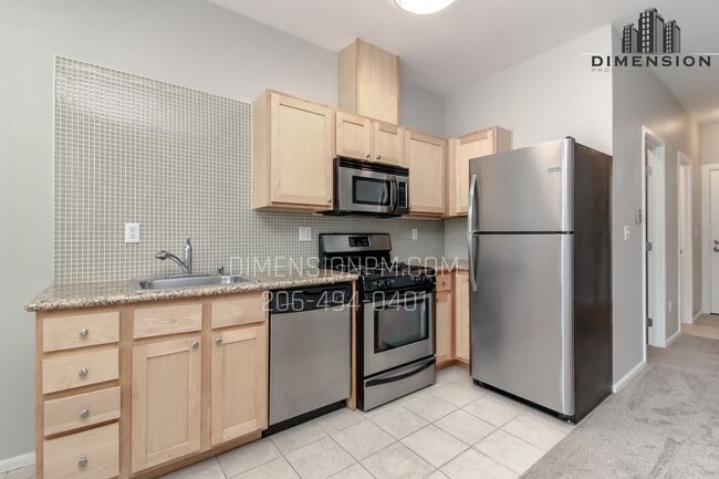 Building Photo - Beautifully Remodeled Studio in a Prime Lo...
