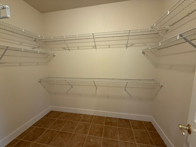 Building Photo - 413 Redrock Way
