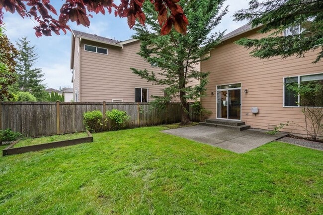 Building Photo - A Beautiful Picture Perfect Home with 4 Be...