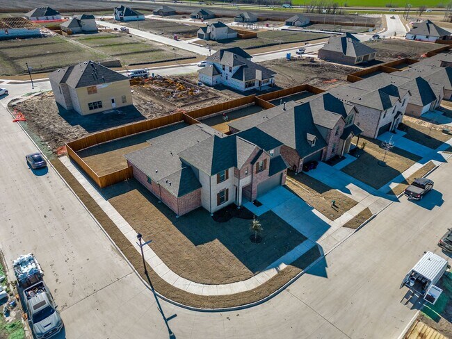 Building Photo - Almost New, Modern Look 4 Bed 3 Bath House...