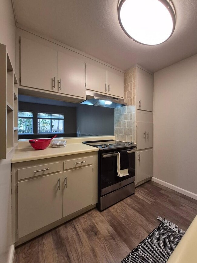 Interior Photo - 1711 N Street, Sacramento