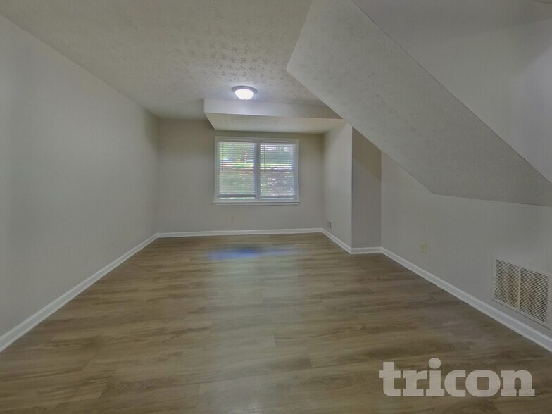 Building Photo - 2479 Hewatt Rd