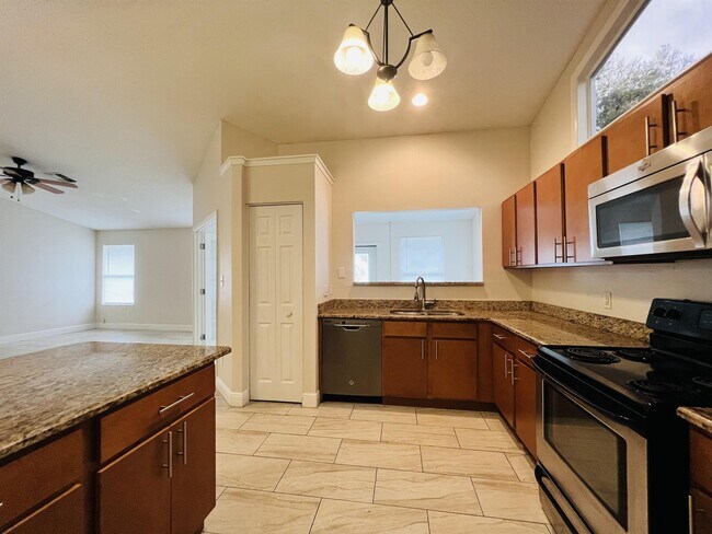 Building Photo - 612 Sherwood Oaks Cir