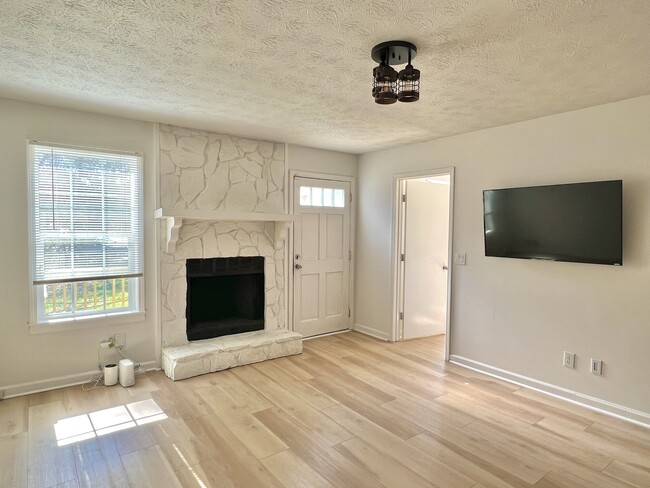 Building Photo - 2502 Wildrose Cir