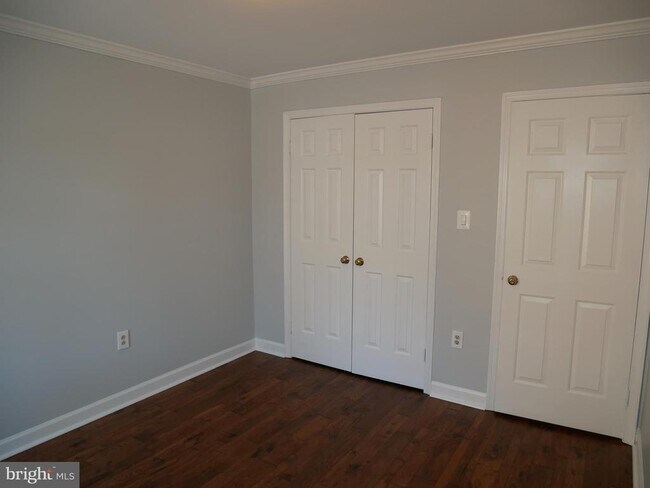 Building Photo - 3045 Federal Hill Dr