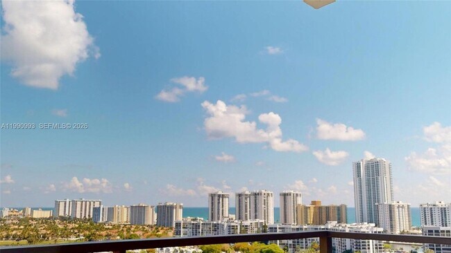 Building Photo - 2500 Parkview Dr