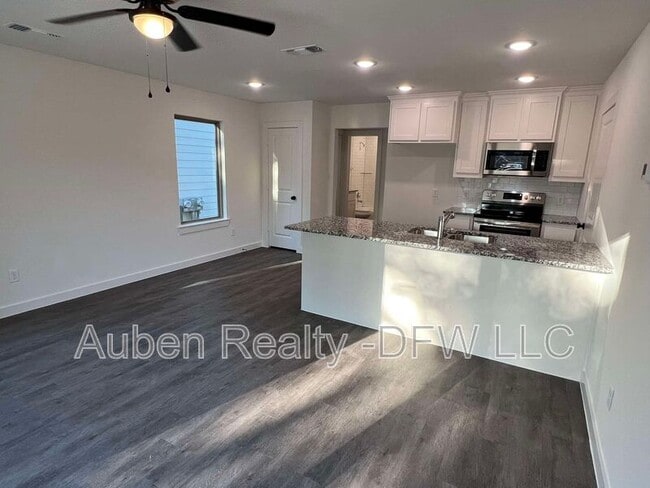 Building Photo - 2428 S Fannin Ave