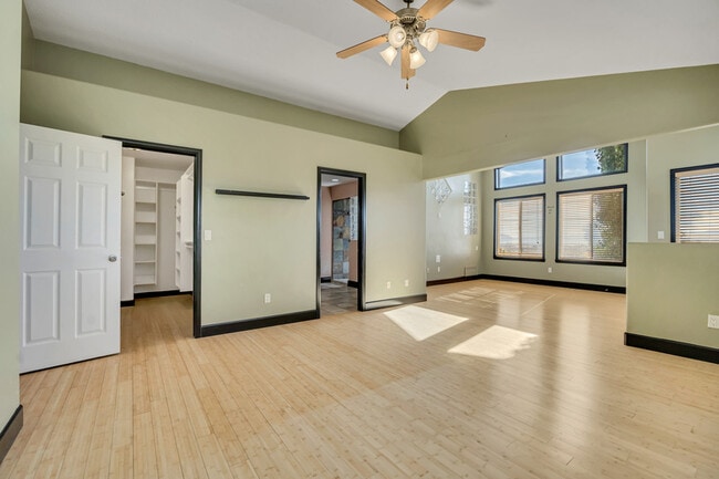 Building Photo - 8913 N Pine Hollow Dr