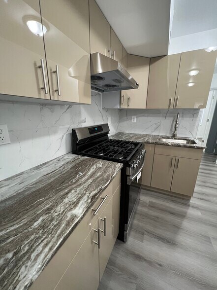 Building Photo - 1025 Buttonwood St