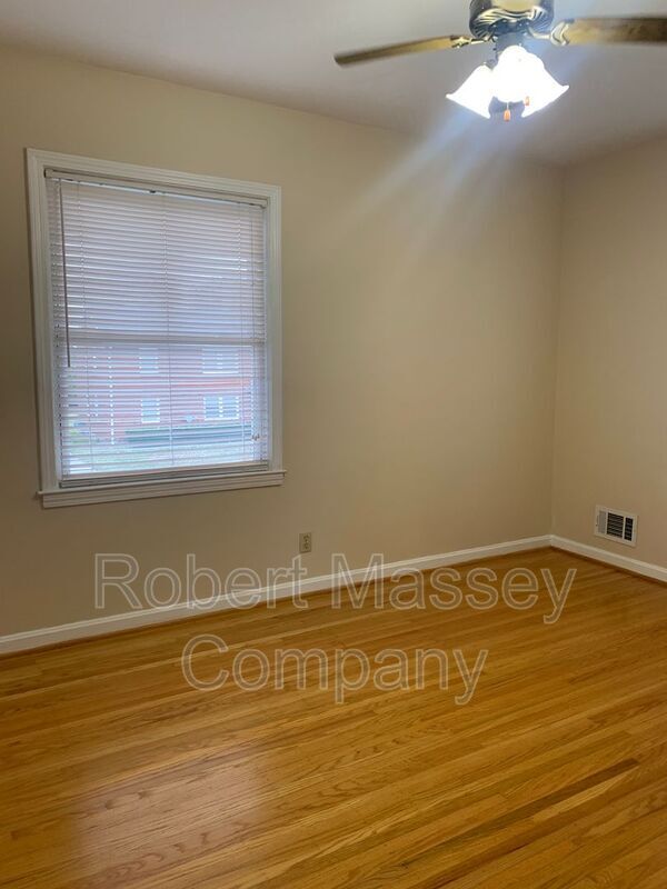 Building Photo - 2904 Abigail Dr