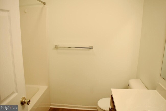 Building Photo - 2741 Roosevelt Dr