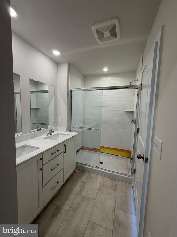 Building Photo - 33 E Front St