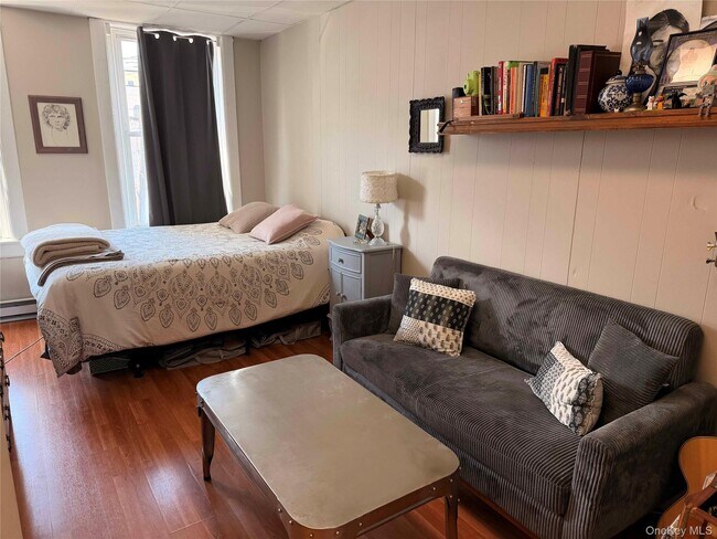 Building Photo - 320 New York Ave