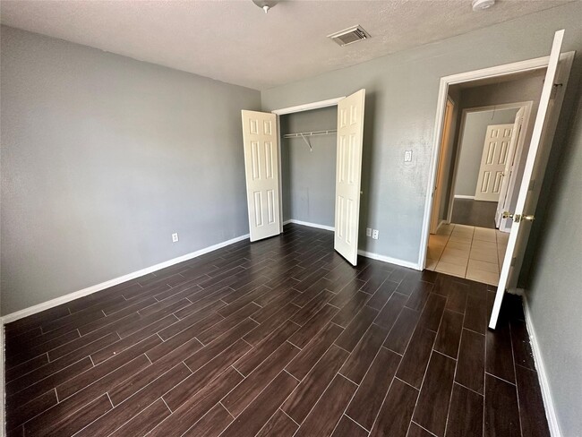 Building Photo - 4542 Reams Ln