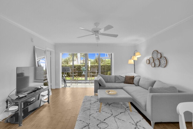 Building Photo - 100 Pelican Pointe Dr