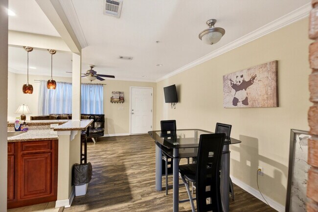 Building Photo - TDY Special! 1/1 fully furnished