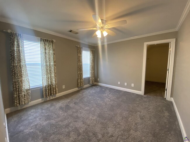Building Photo - 338 Ivystone Dr