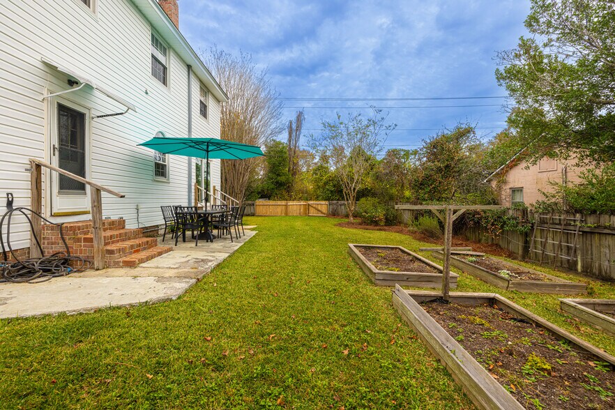 Building Photo - 1049 Buist Ave