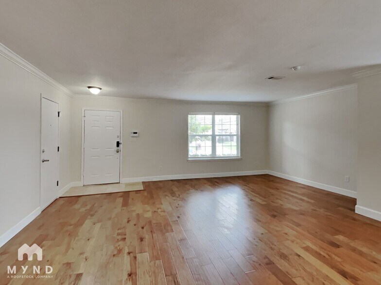 Building Photo - 9316 Bedford Ln