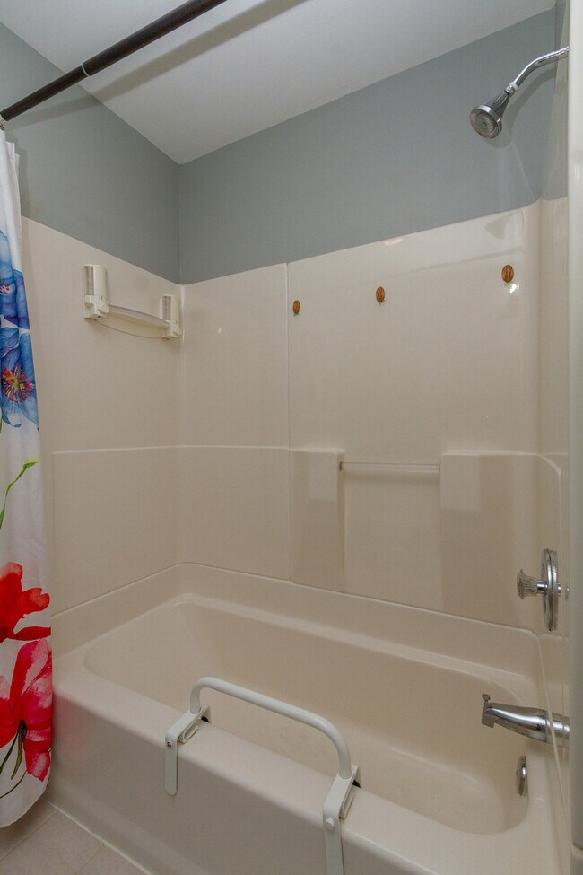 Building Photo - 1126 Tiverton Ct