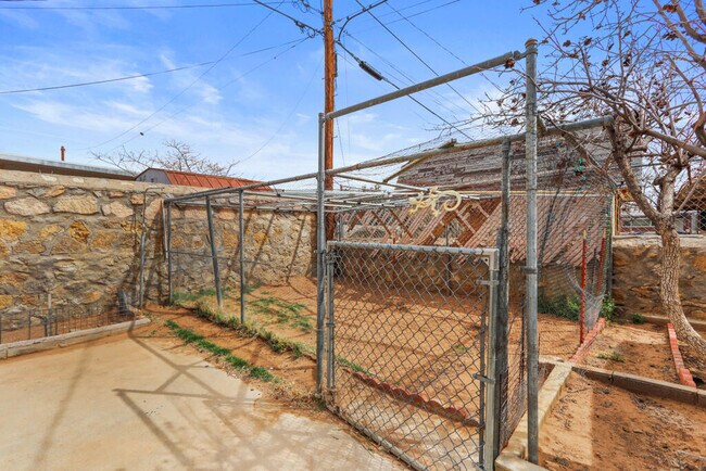 Building Photo - 5201 Cornell Ave