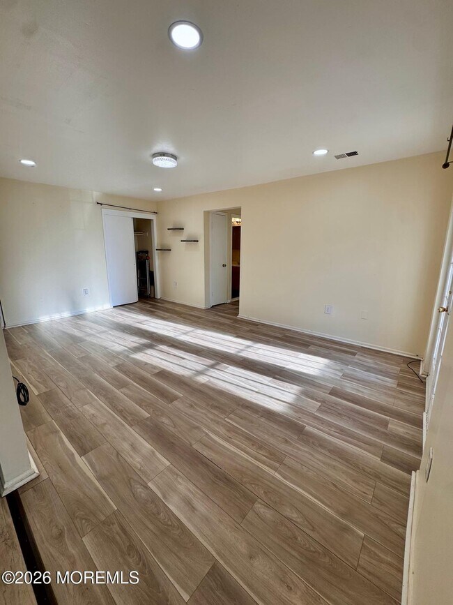 Building Photo - 1202 Green Hollow Dr