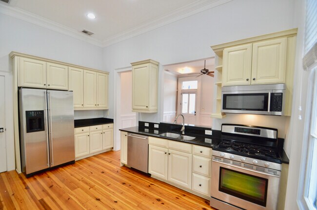 Building Photo - 192 Wentworth St