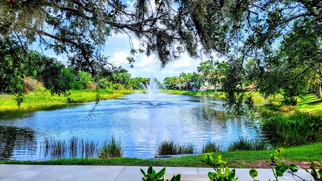 Building Photo - ANNUAL UNFURNISHED 2 bed 2 bath ground floor water front condo in Bradenton