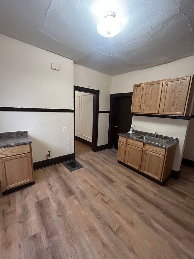 Building Photo - 1530N29thJ