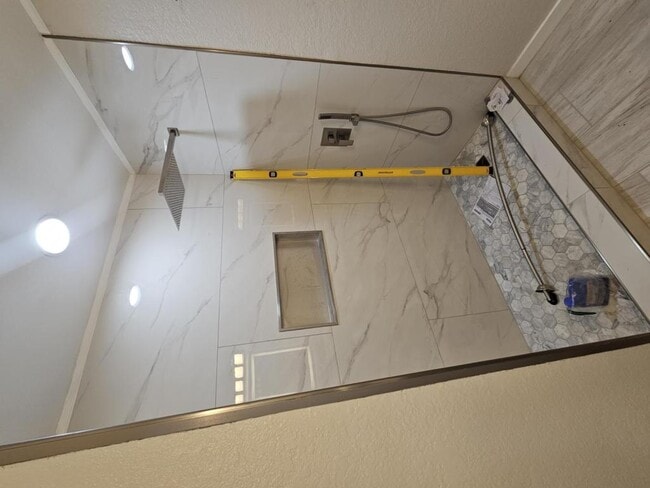 Building Photo - 2502 E Poplar Ave