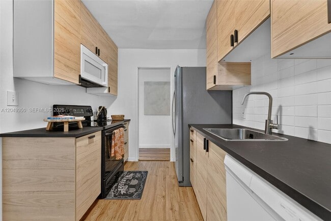 Building Photo - 5800 SW 61st St