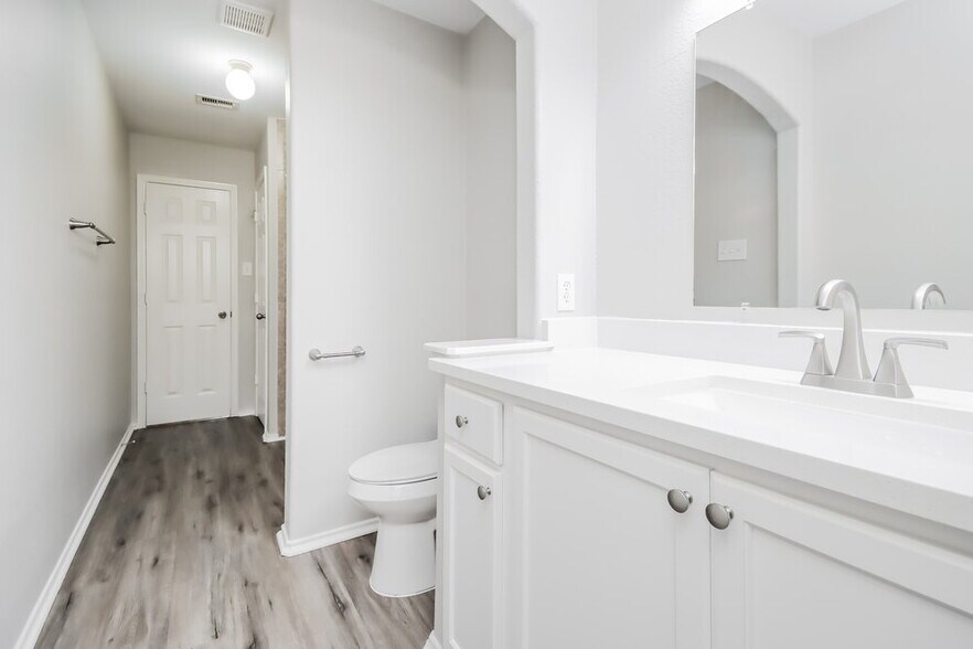 Building Photo - 1919 Treasure Mountain Dr