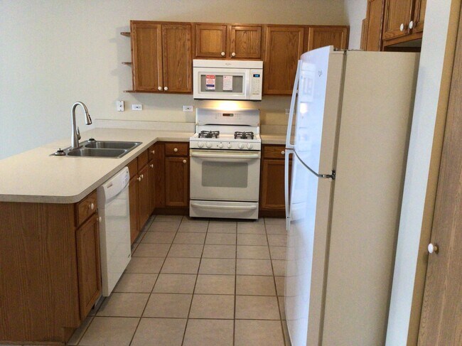 Building Photo - 560 S Annandale Dr