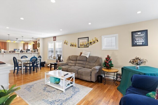 Building Photo - 143 Sydney St